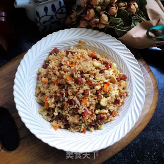 胡萝卜腊肠炒米的做法