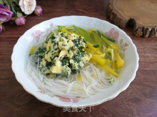 南瓜丝鸡蛋面的做法