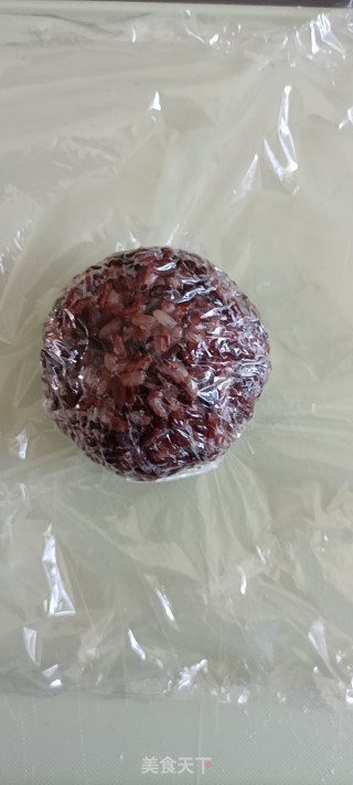 糙米饭团的做法