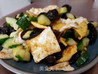 鸡蛋拌黄瓜木耳的做法