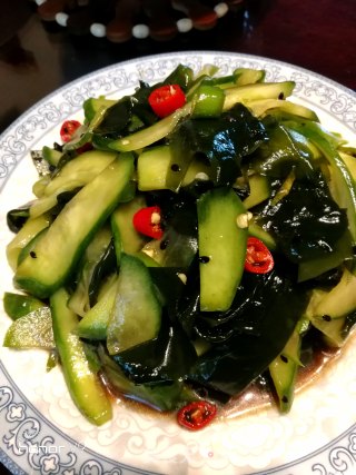 凉拌黄瓜君荙菜的做法