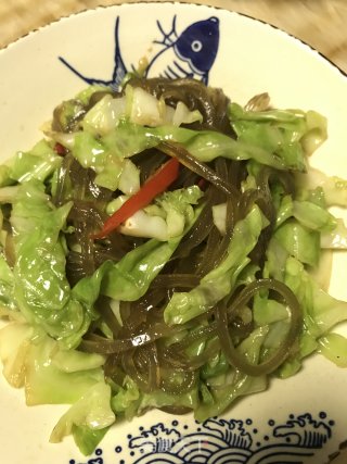 包菜炒红薯粉丝的做法