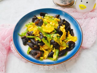 苦瓜木耳炒鸡蛋的做法