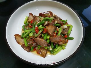 蒜苗炒腊肉的做法