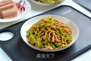 肉丝炒辣椒的做法