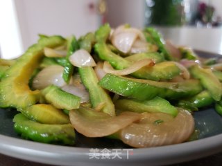 炒苦瓜洋葱的做法