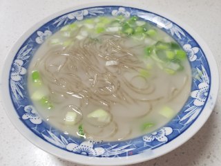 鲫鱼粉汤的做法