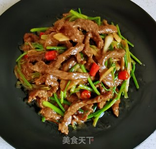 香菜梗炒牛肉的做法
