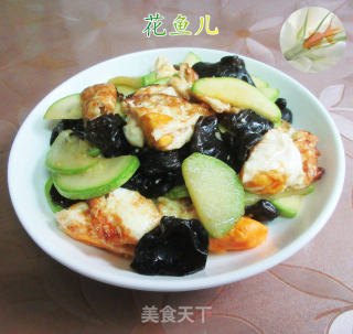 黑木耳煎鸡蛋炒西葫芦的做法