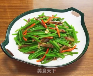 腊肠炒红薯梗的做法