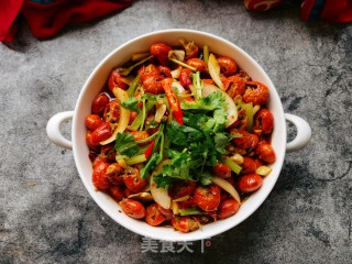 芹菜洋葱炒龙虾尾的做法