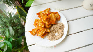 早餐煎鸡肉配芝麻盐儿的做法