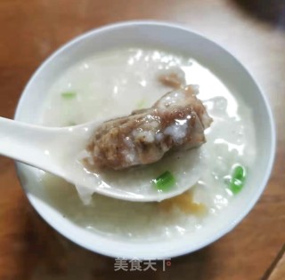 咸烧骨萝卜丝粥的做法