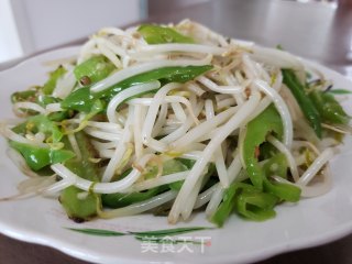 绿豆芽炒尖椒的做法