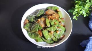 蒜香五花肉炒扁豆的做法