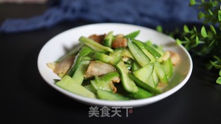 油炸五花肉炒黄瓜的做法