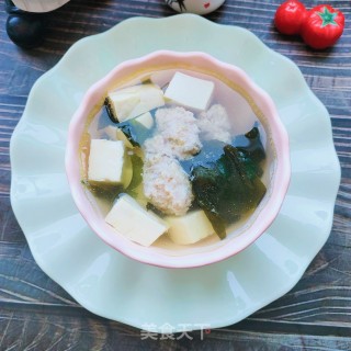 藕丸豆腐裙带菜汤的做法