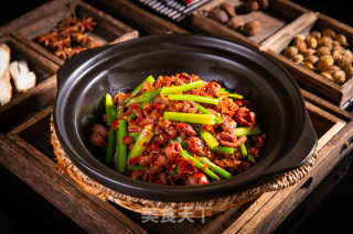 四合院家香丨芹菜炒鸡杂的做法