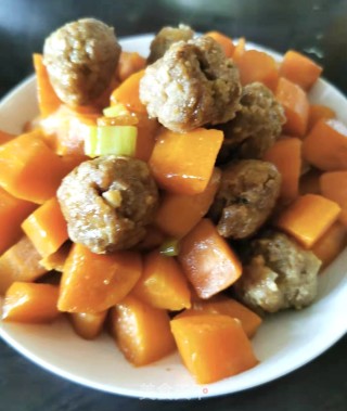 胡萝卜焖肉丸的做法