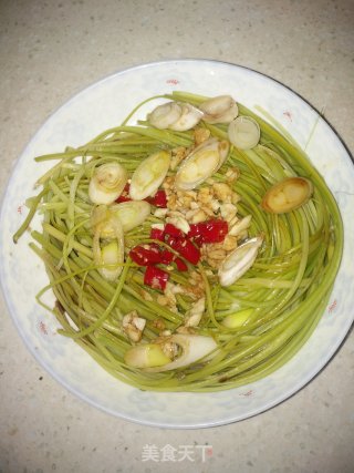 手撕蒜苔的做法