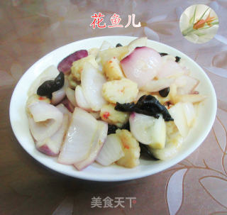 黑木耳虾味球炒洋葱的做法