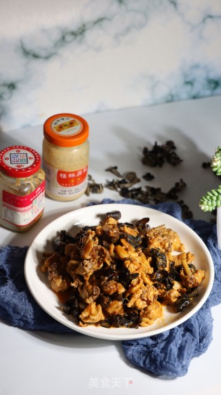 腐乳木耳烧鸡肉的做法