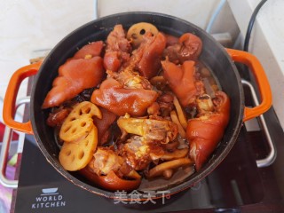 珐琅锅炖猪脚莲藕的做法