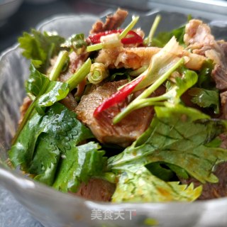 香菜拌熟肉的做法