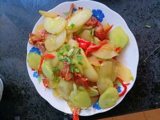 香肠炒青瓜的做法