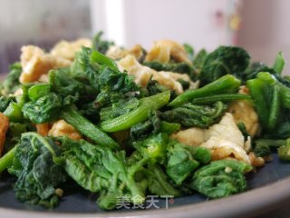 南瓜芽尖炒鸡蛋的做法