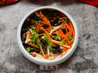 胡萝卜葱白拌木耳的做法