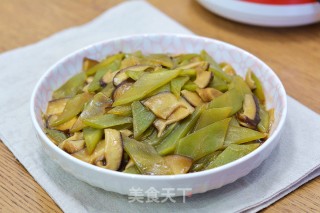 低脂脆嫩浓香的莴笋炒香菇的做法