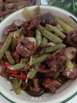 四季豆烧排骨的做法