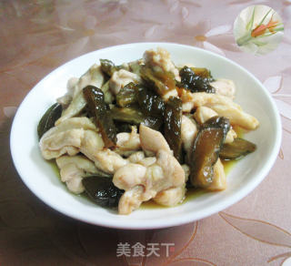 酱瓜炒鸡腿肉的做法