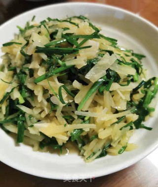 土豆丝炒韭菜的做法