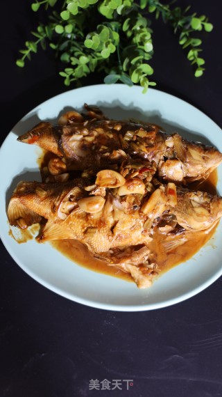 酸豆角烧鲈鱼的做法