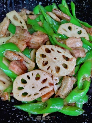 莲藕青椒炒五花肉的做法