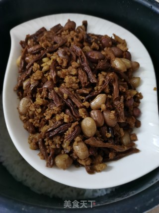 肉末花生焖豆角干的做法