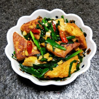 豆腐炒韭菜的做法