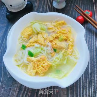鸡蛋白菜骨汤面的做法
