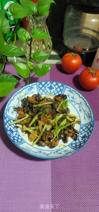 芹菜炒红极参的做法