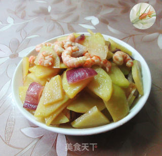 紫洋葱虾仁炒土豆的做法