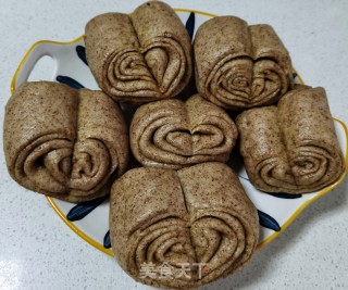 黑全麦面花卷的做法