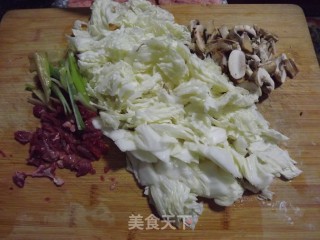 口蘑白菜的做法步骤：3