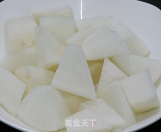 萝卜焖小排的做法步骤：1