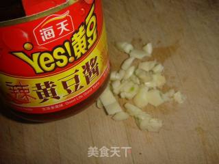黄豆酱拌炒花菜的做法步骤：2