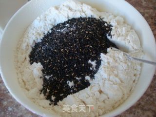 香香脆脆——芝麻卡通小饼干的做法步骤：3