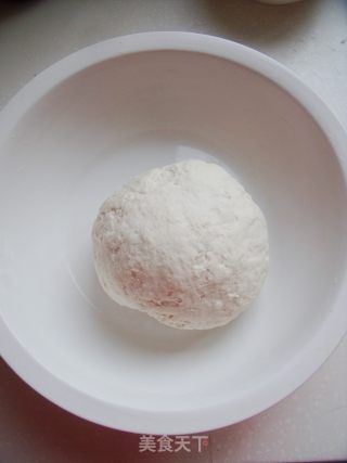 外焦里嫩饺子的升级吃法----白菜猪肉锅贴的做法步骤：2