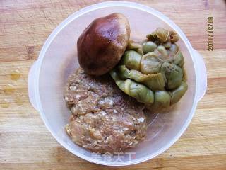 榨菜鲜肉汤圆的做法步骤：2