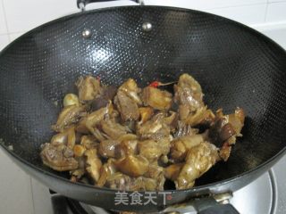 香菇烧鸡的做法步骤：3